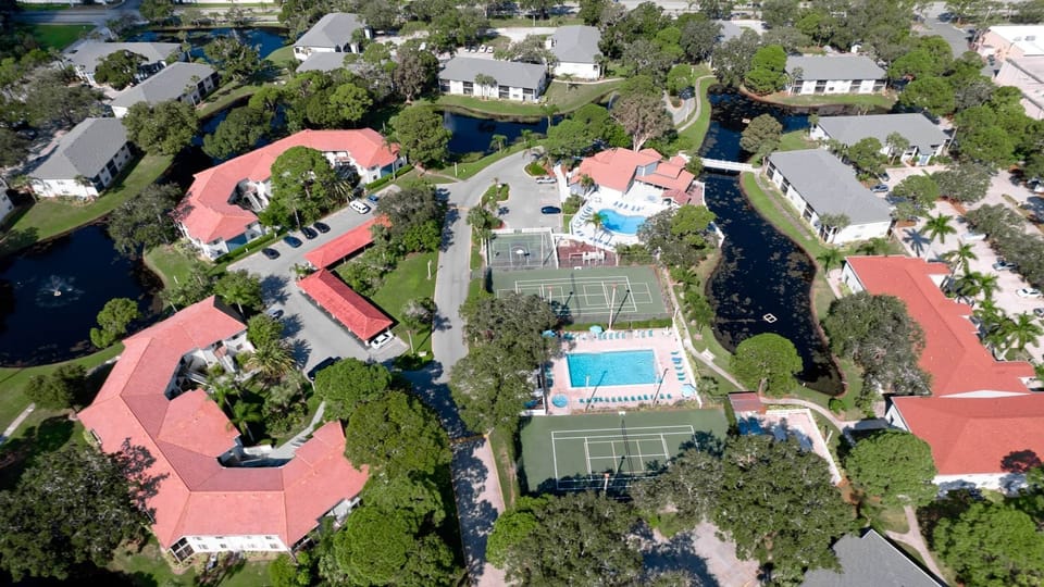Pools,Hot Tubs, Tennis, Pickle Ball, Ping Pong,Billiard, Shuffle Board, Bocce Ball, BBQ, Basketball.