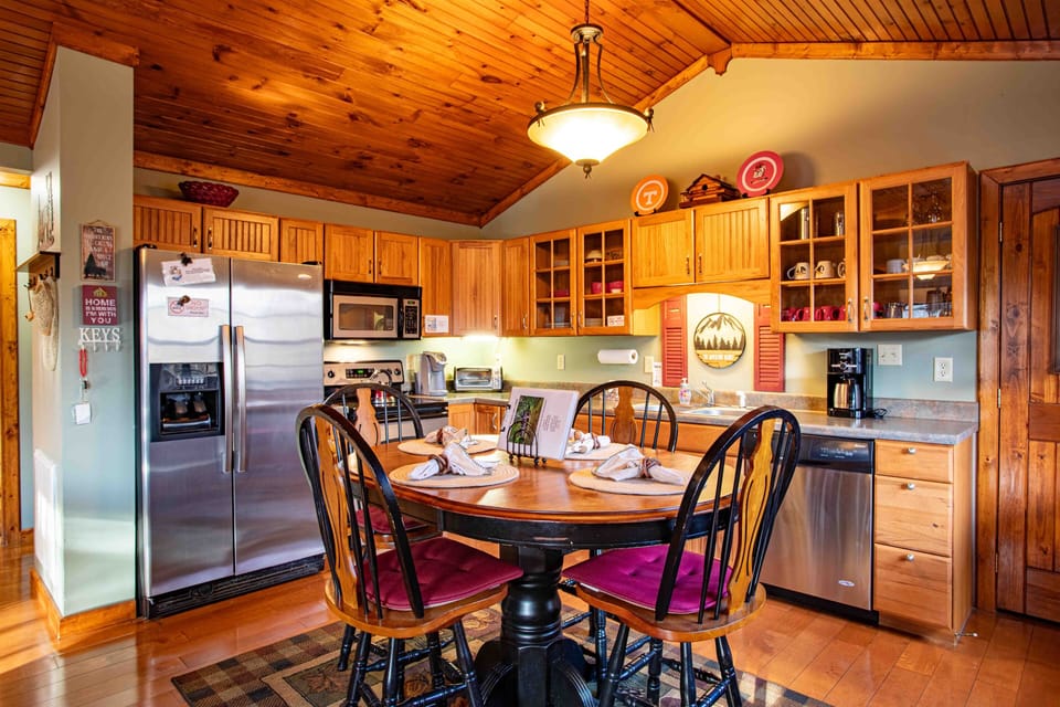 Open plan kitchen/dining area