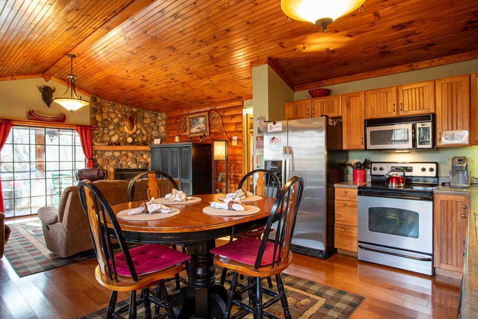 Dining for four people