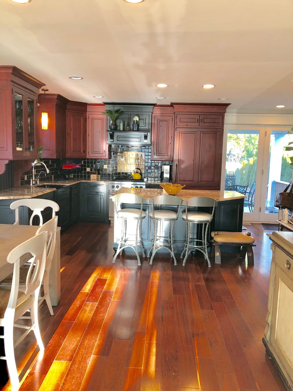 Open concept dining, kitchen area