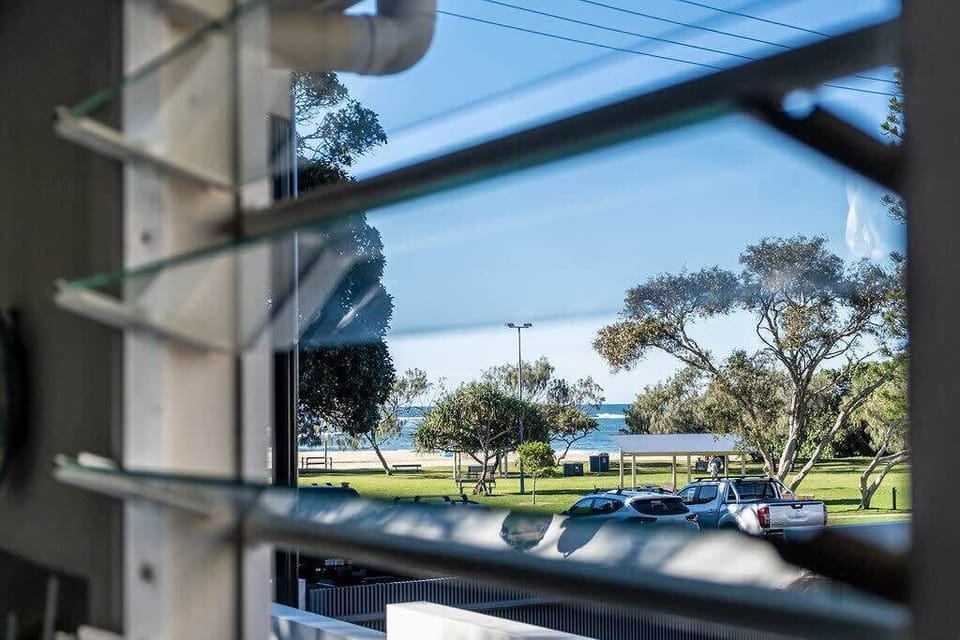 Access views of Eleanor Shipley Park and Moffat Beach with ease.