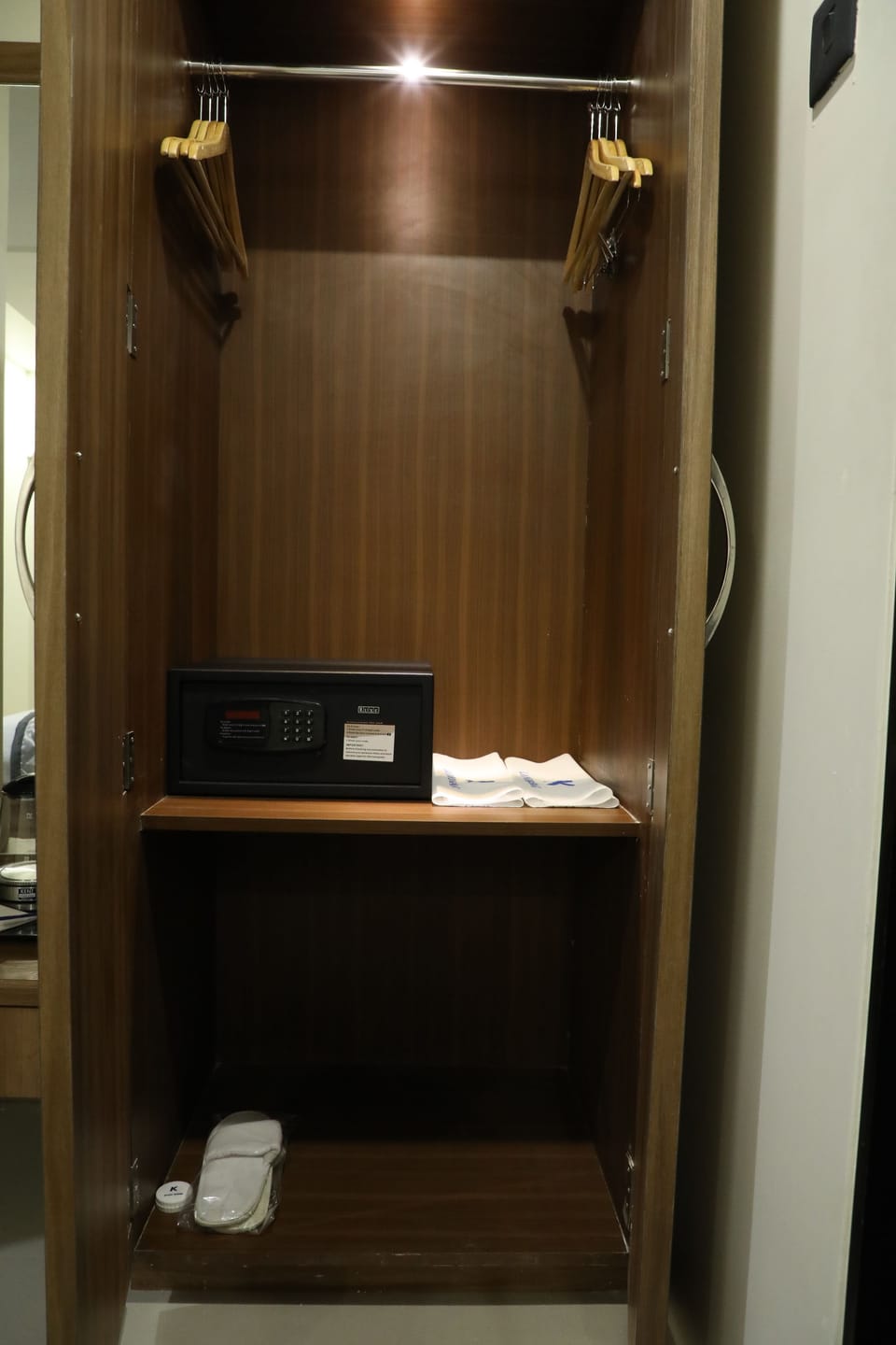Rollaway beds, free WiFi, bed sheets