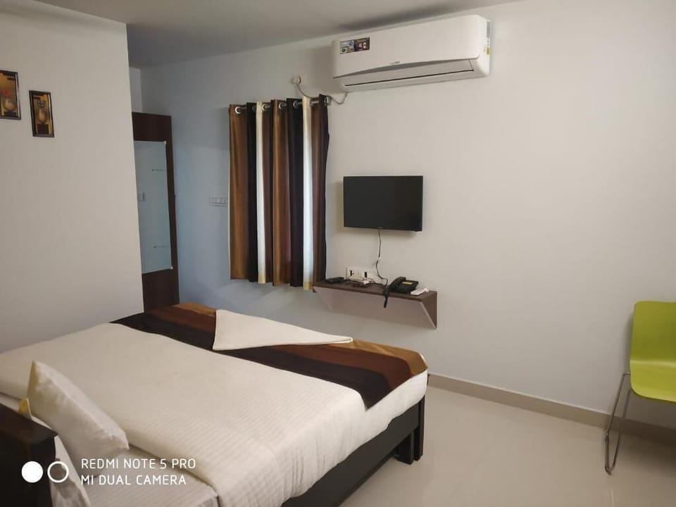 Soundproofing, iron/ironing board, rollaway beds, free WiFi