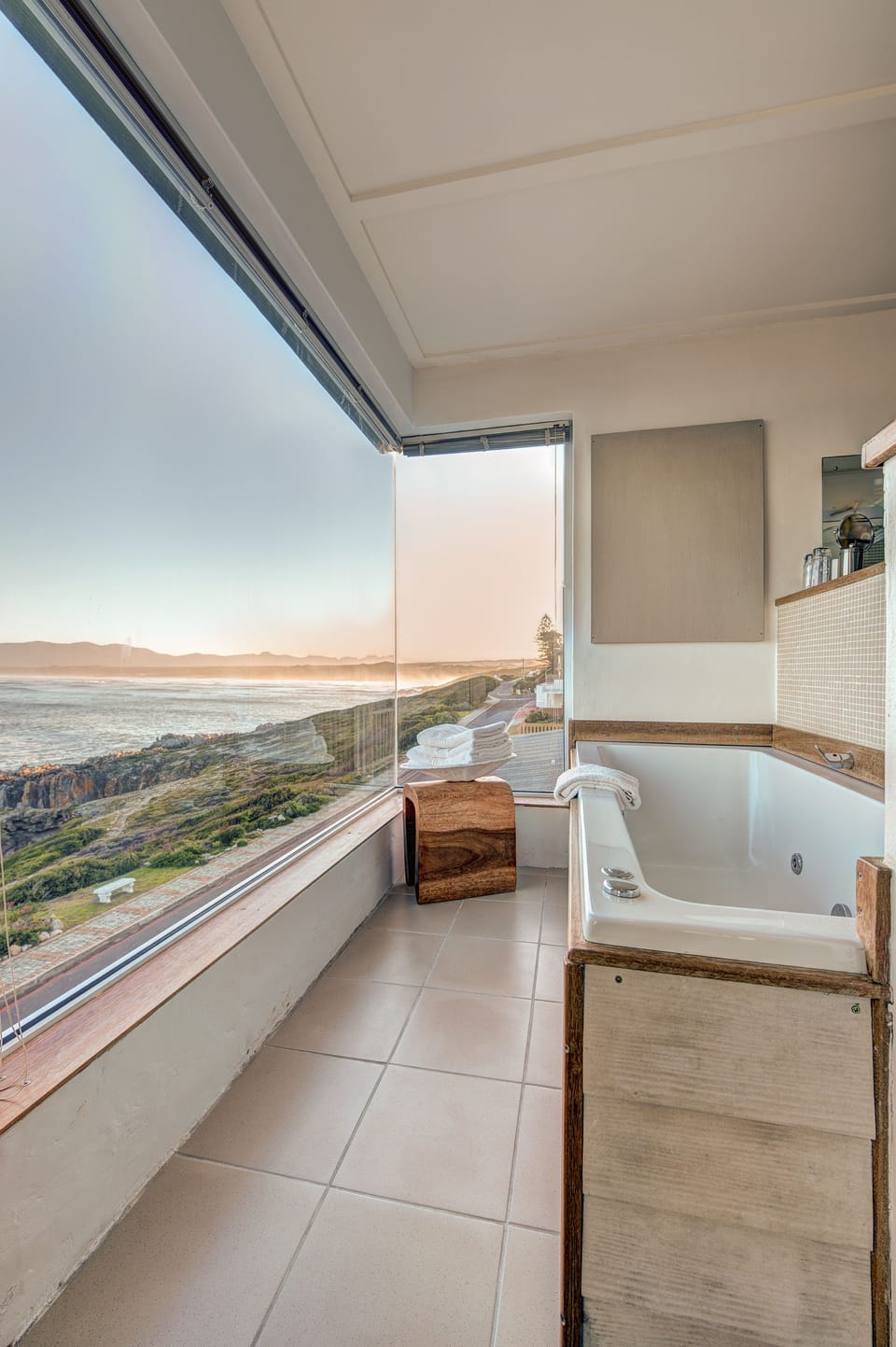 Suite | Jetted tub