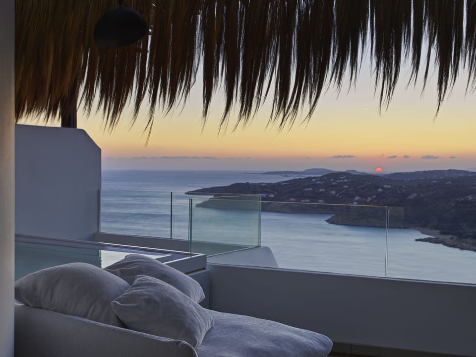 Honeymoon Suite, Non Smoking, Hot Tub | Premium bedding, pillowtop beds, minibar, in-room safe
