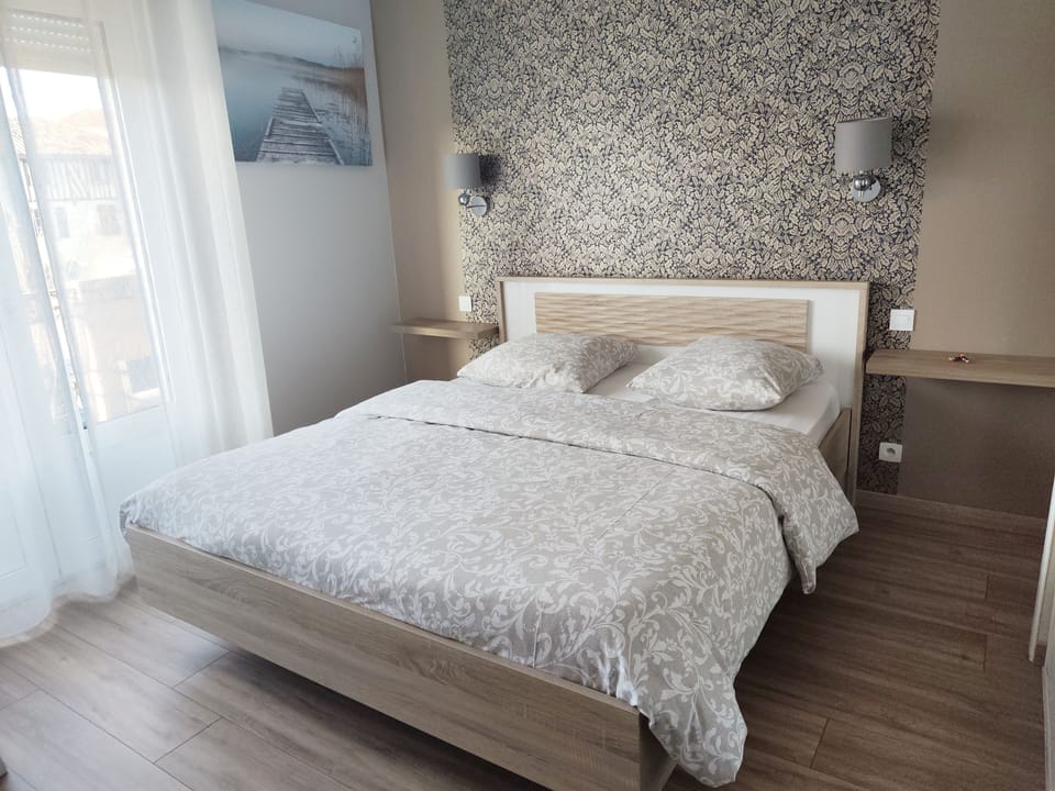 Double Room | Free WiFi, bed sheets