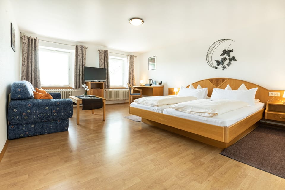 Deluxe Double Room | Minibar, desk, free WiFi, bed sheets