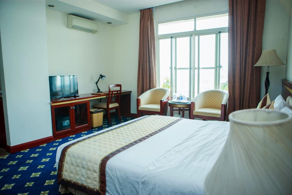 Minibar, in-room safe, desk, free WiFi