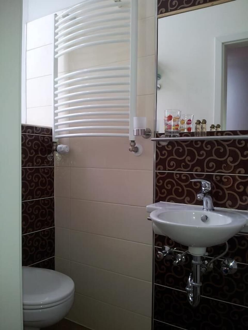 Triple Room | Bathroom | Shower, hair dryer, towels, soap