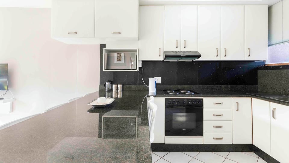 Family Apartment | Private kitchen | Full-size fridge, microwave, oven, stovetop