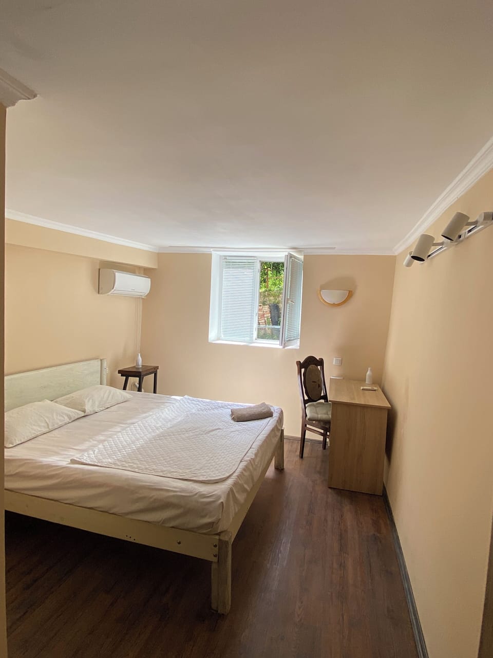 Standard Double Room, 1 Double Bed | Desk, soundproofing, iron/ironing board, free WiFi