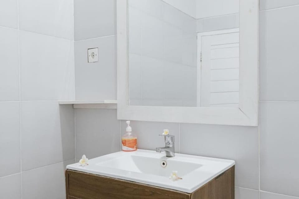 Premier Double Room, 1 Double Bed, Sea View | In-room safe, individually decorated, individually furnished, desk