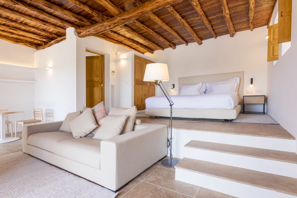 Suite, Terrace | Minibar, in-room safe, desk, iron/ironing board (on request)