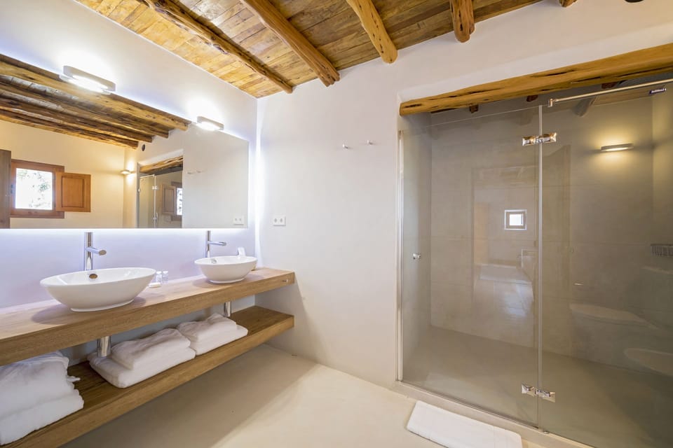 Junior Suite, Terrace | Bathroom | Designer toiletries, hair dryer, bathrobes, slippers