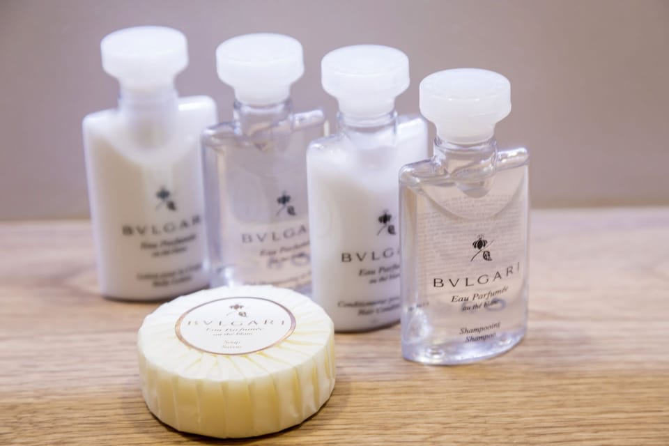 Junior Suite, Terrace | Bathroom | Designer toiletries, hair dryer, bathrobes, slippers