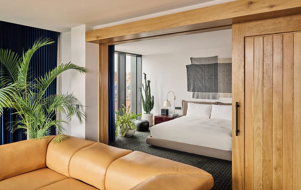Suite (Spot) | Premium bedding, minibar, in-room safe, desk