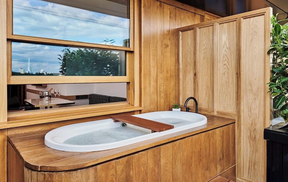 Studio Suite, Terrace | Bathroom | Shower, free toiletries, hair dryer, bathrobes
