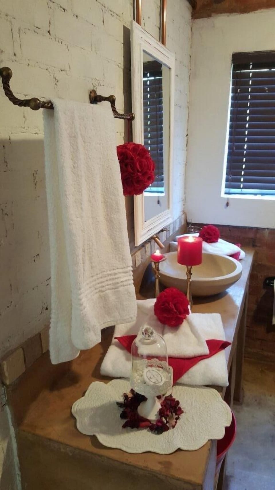 Comfort Double Room, 1 Bedroom | Bathroom | Shower, rainfall showerhead, free toiletries, bathrobes
