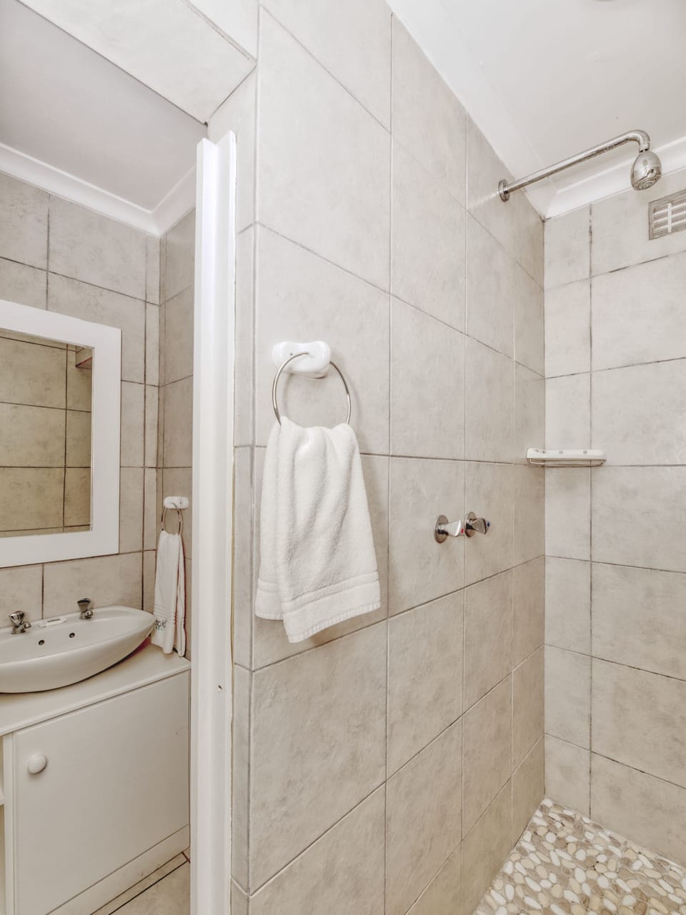 Family Suite, 3 Bedrooms | Bathroom | Shower, free toiletries, hair dryer, towels