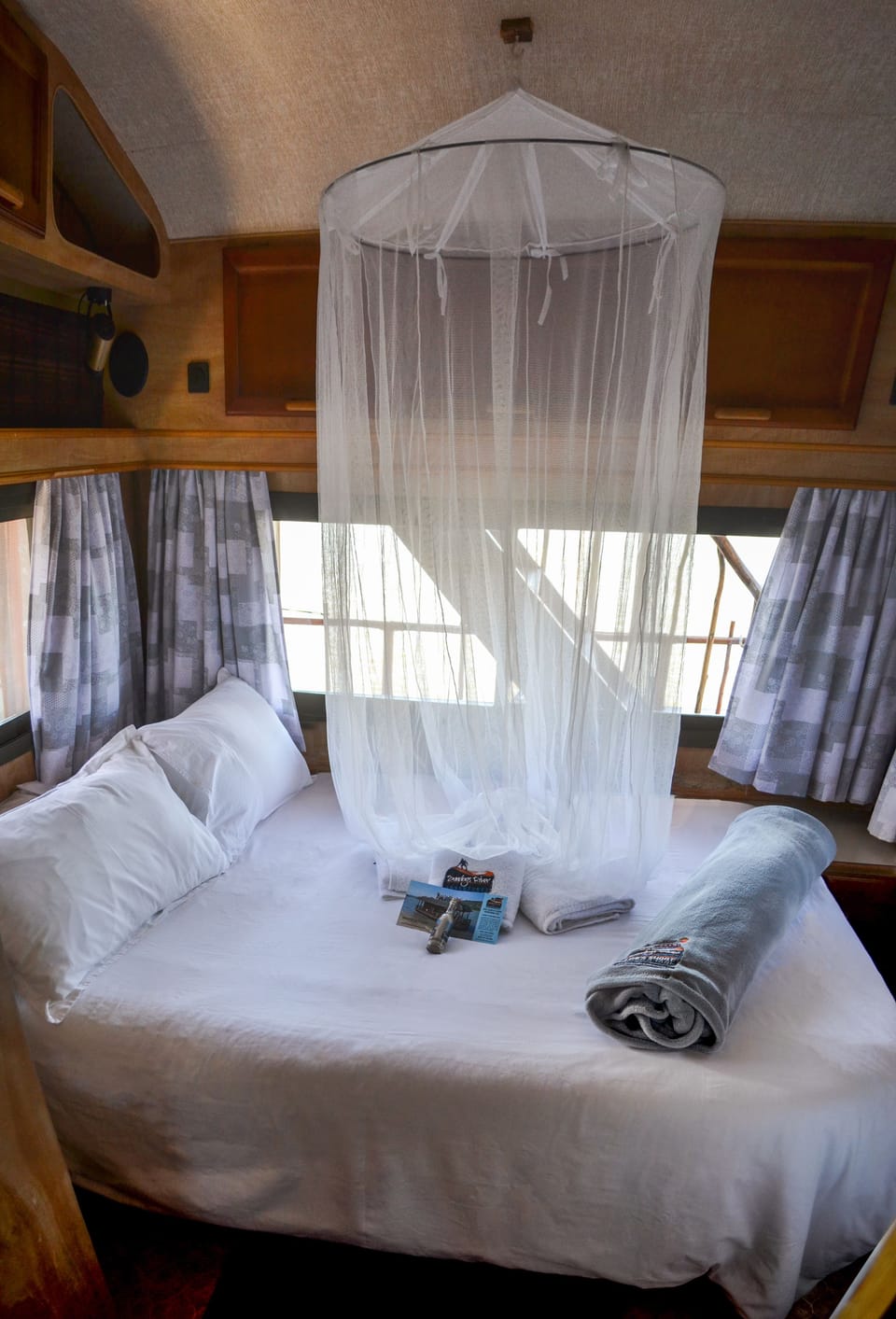 Maggie May House Boat | Individually decorated, individually furnished, bed sheets