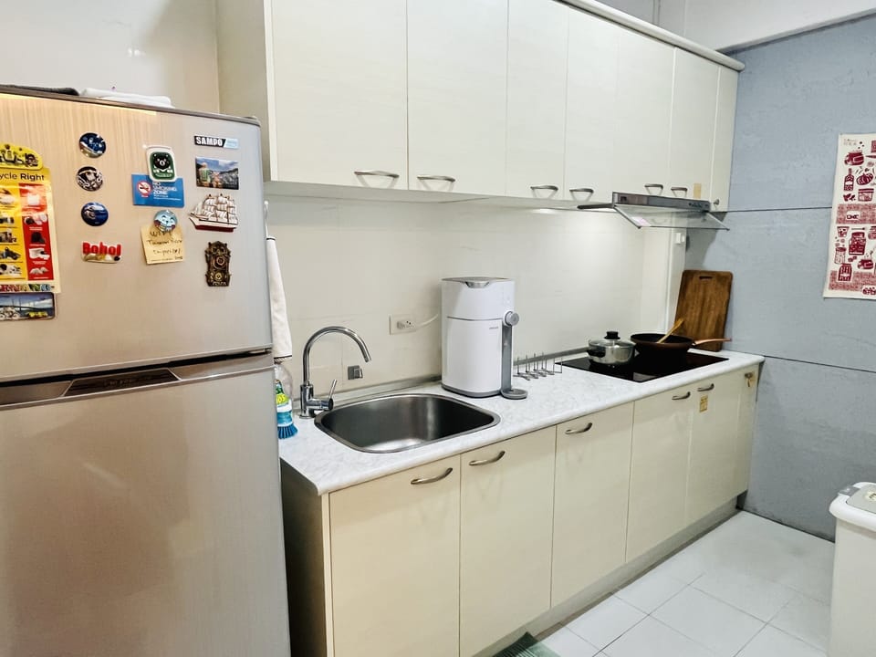 Full function kitchen with RO pure water system.