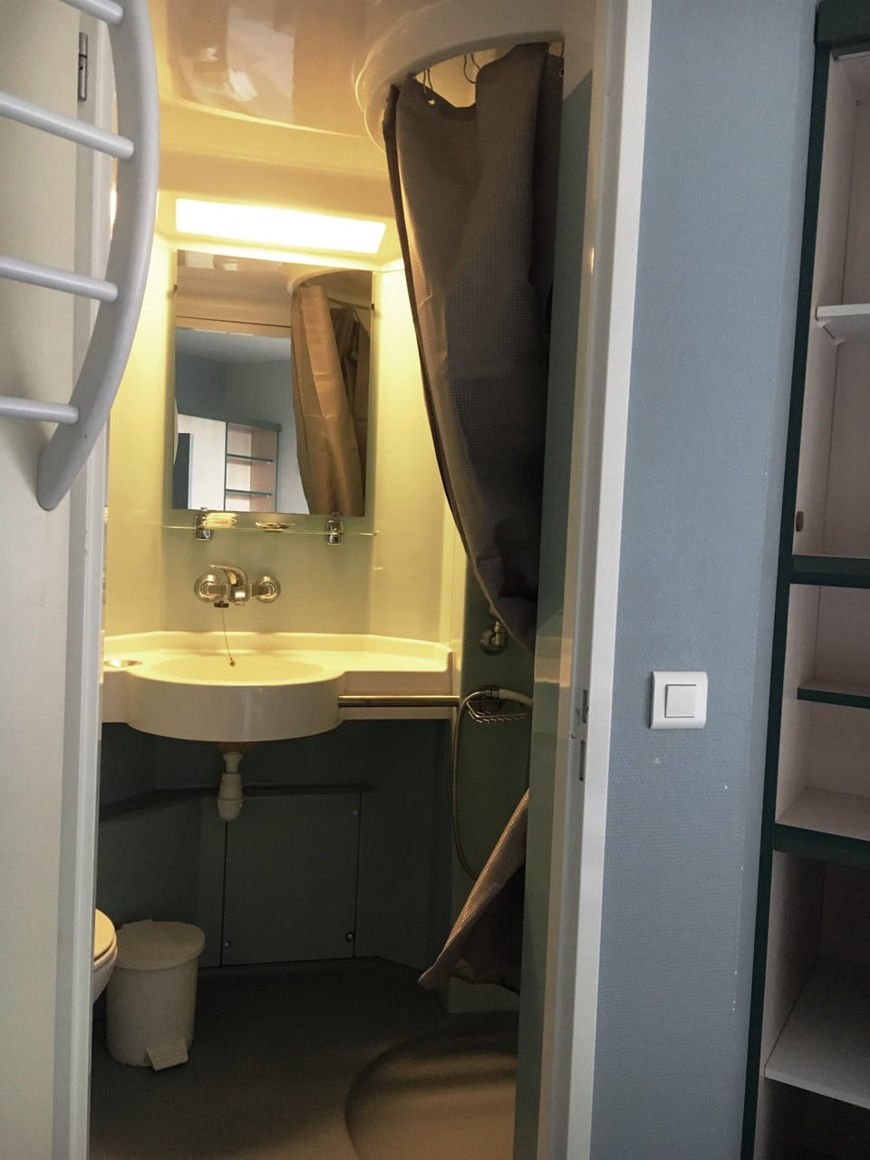 Quadruple Room, Non Smoking | Bathroom sink
