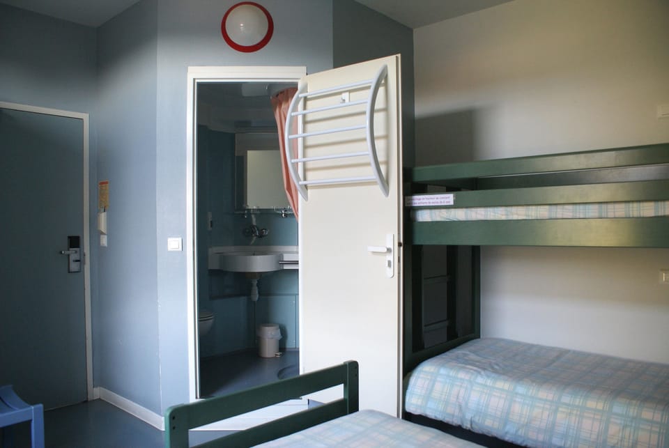 Quadruple Room, Non Smoking | Individually decorated, individually furnished, free cribs/infant beds