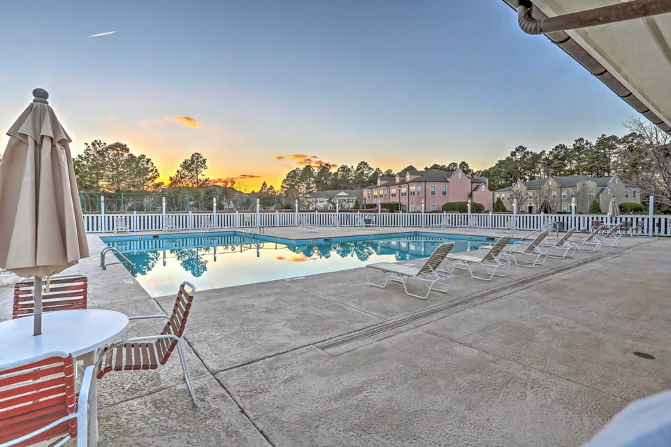 Community Amenities | Outdoor Pool