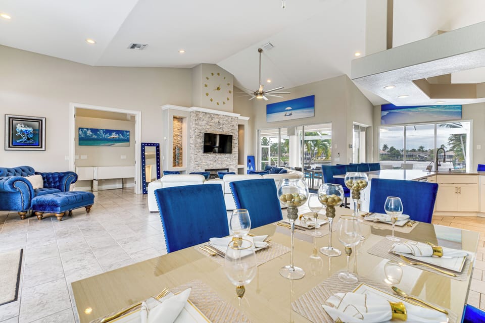 Dining Area | Dishes & Flatware Provided