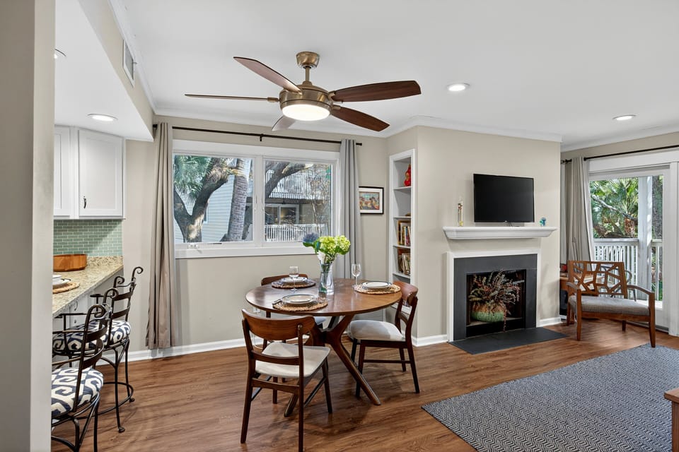 Dining table for 3 guests and 2 bar stools