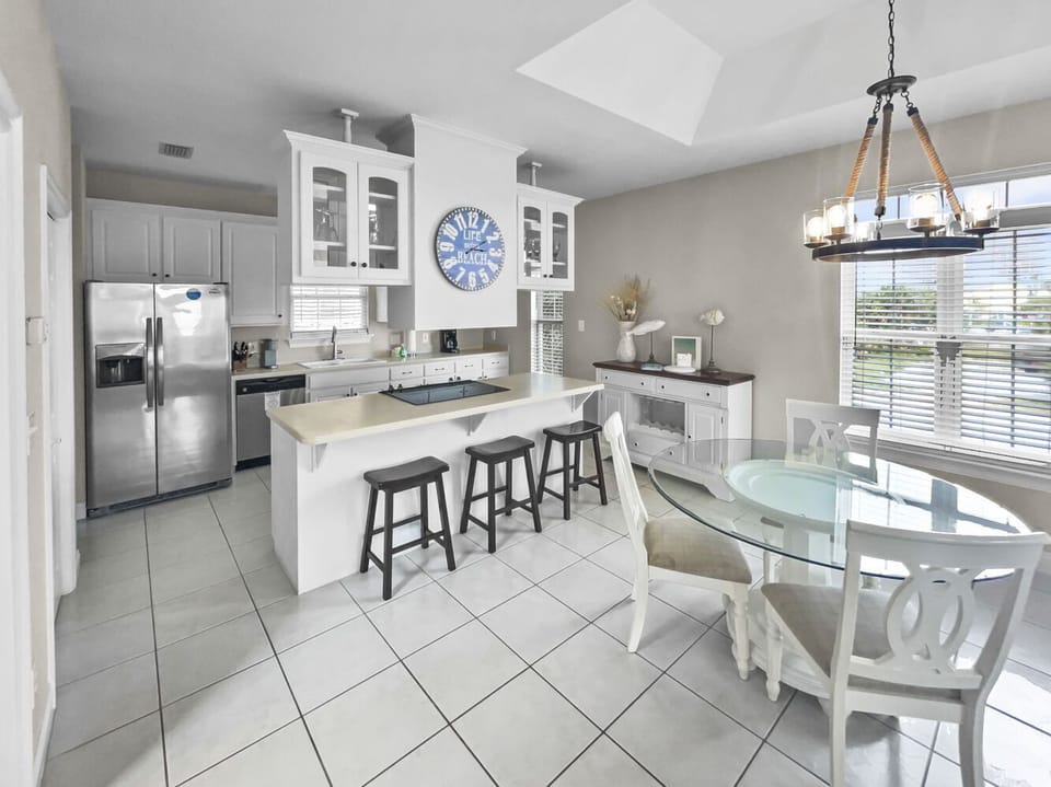 2nd Floor | Dining & Kitchen Area