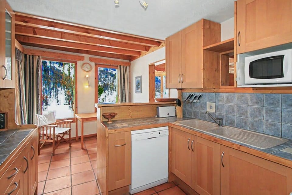 Well-equipped kitchen and dining room, great for sharing meals.