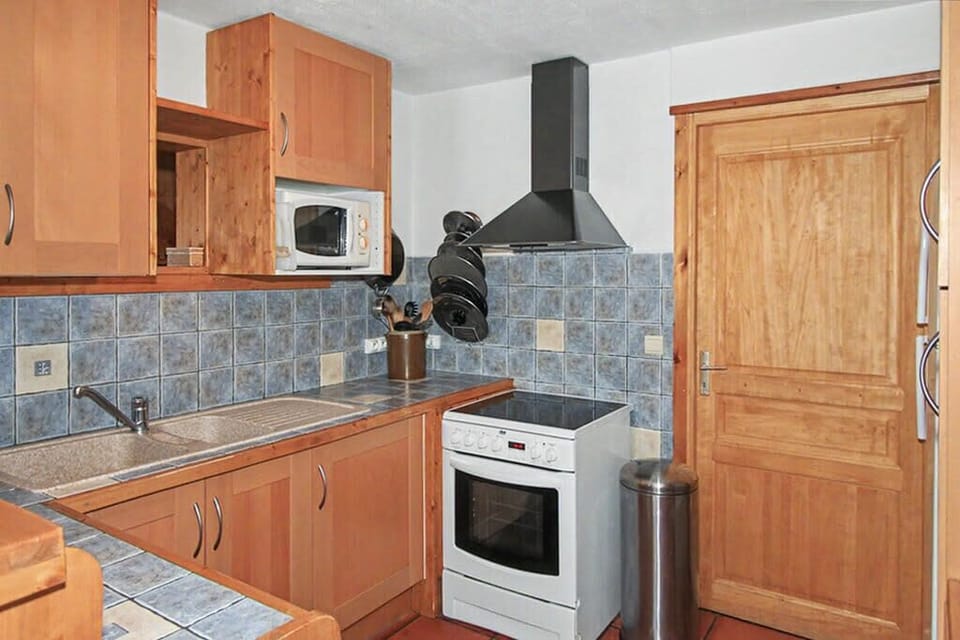 Practical kitchen, great for making shared meals.