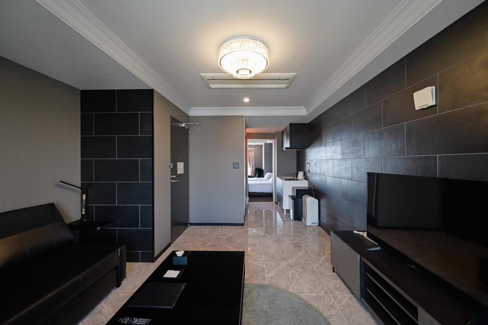 Flat-screen TV, fireplace