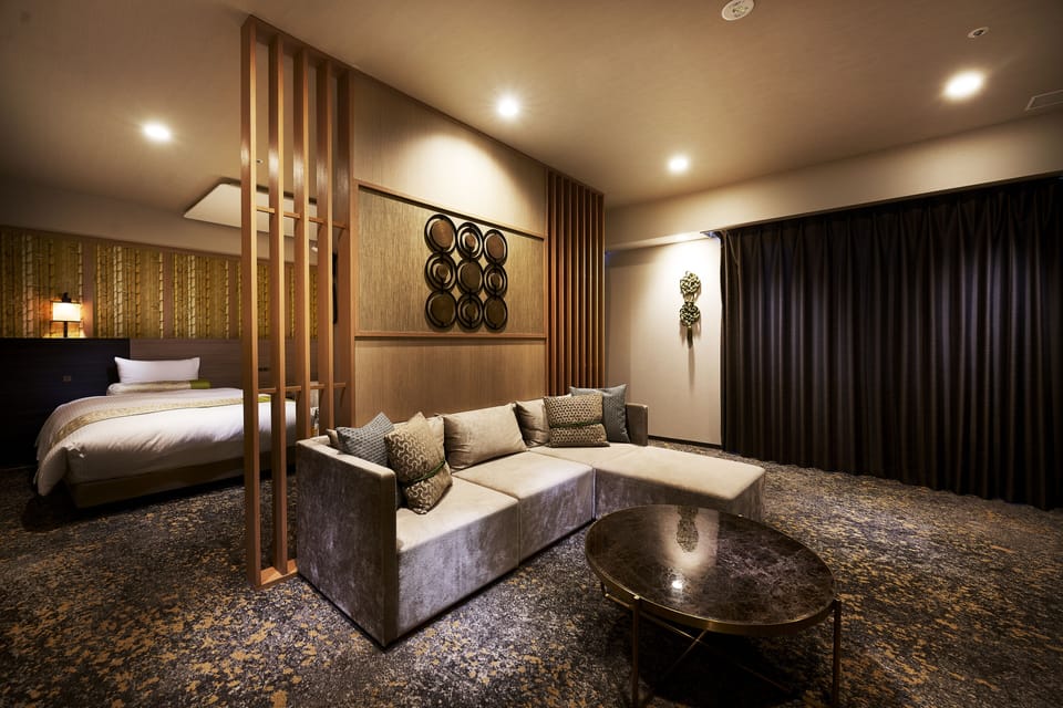 Premium Suite Twin Room | In-room safe, desk, WiFi (free), bed sheets