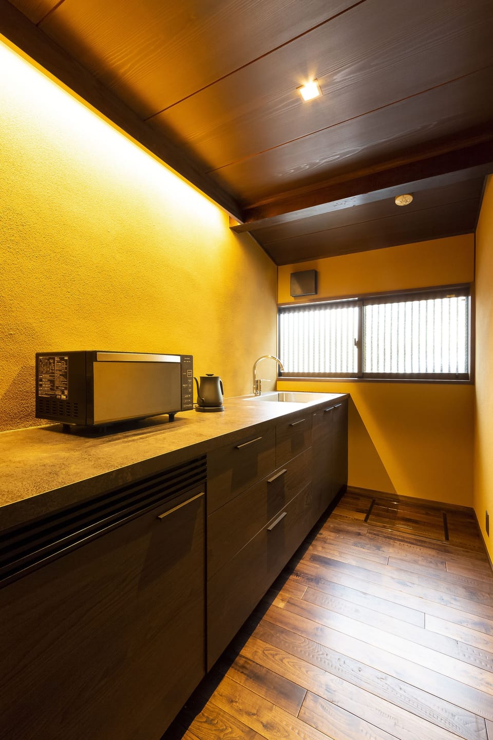 Private Vacation Home | Private kitchen | Fridge, microwave, stovetop, electric kettle