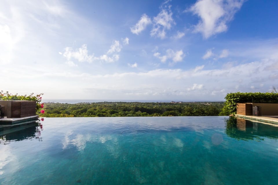 Bayu Lux 4 Bed Villa Car+Driver,Uluwatu