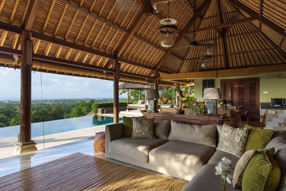 Bayu Lux 4 Bed Villa Car+Driver,Uluwatu