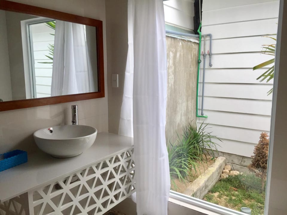 Shower, free toiletries, slippers, towels