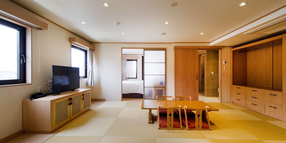 Unkai Suite | Living area | 45-inch flat-screen TV with digital channels, Netflix