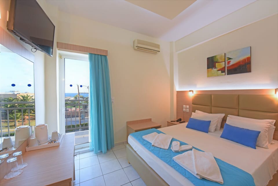 Junior Suite | Iron/ironing board, bed sheets