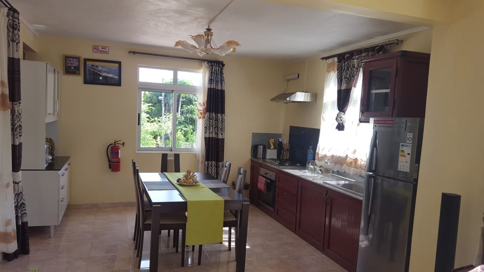 Apartment, 1 Bedroom, River View | In-room dining