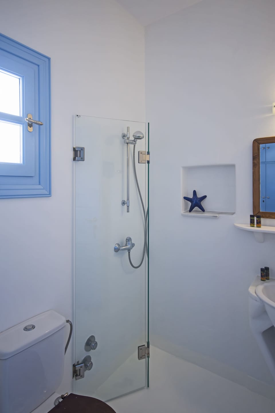 Deluxe Triple with Sea View - Sharing balcony | Bathroom | Free toiletries, hair dryer, towels