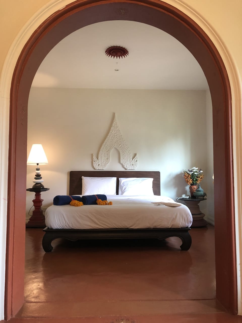 Super Deluxe Room with Shower | Desk, bed sheets