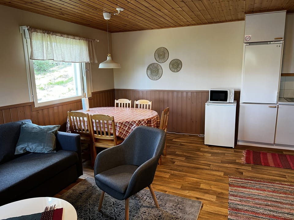 Traditional Villa, 2 Bedrooms | Dining room