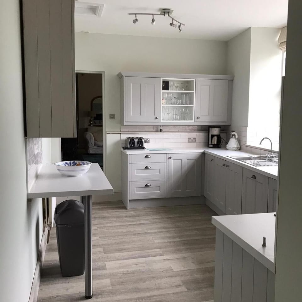 Coffee/tea maker, electric kettle