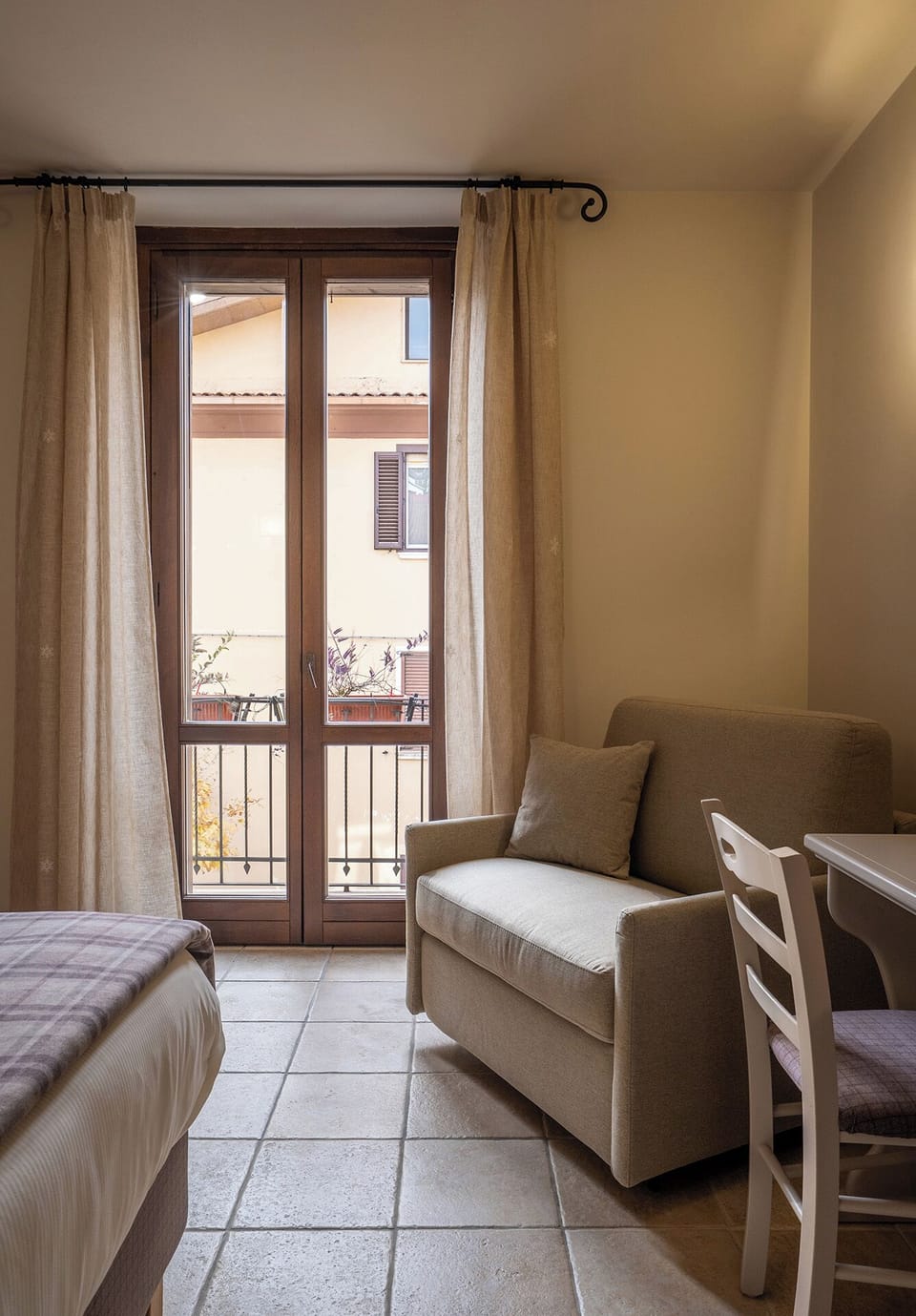 10 bedrooms, premium bedding, down comforters, memory foam beds