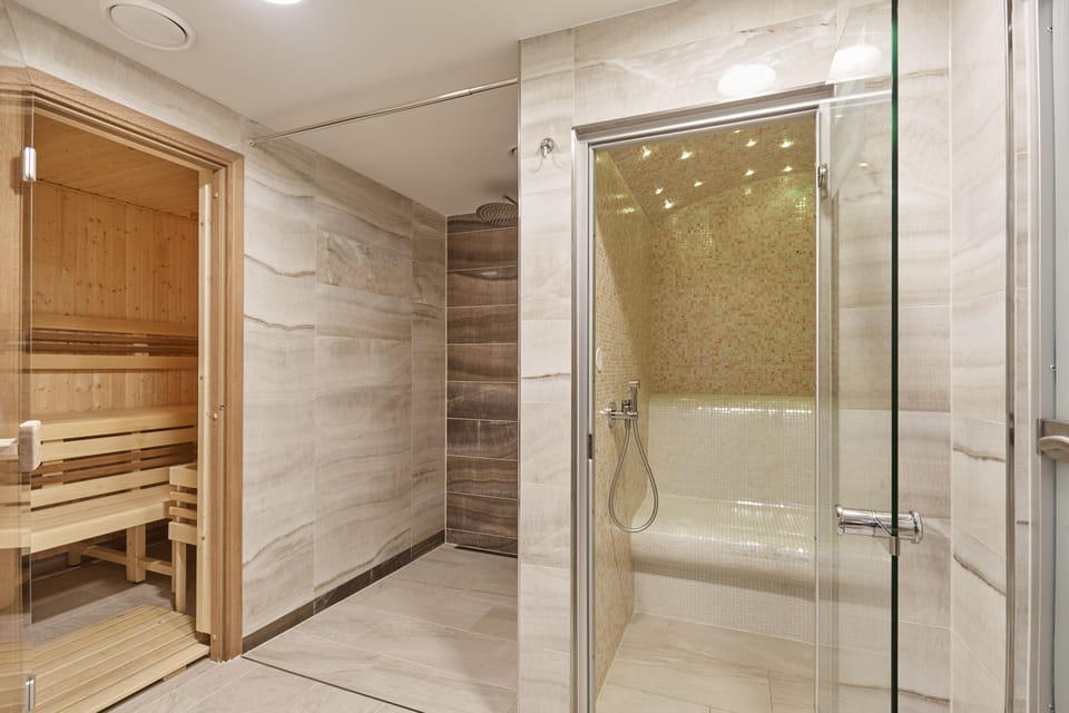 Sauna, body treatments, hydrotherapy, aromatherapy, 2 treatment rooms