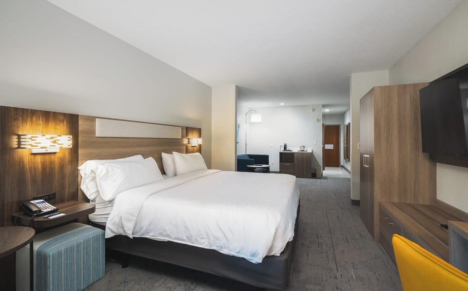 In-room safe, desk, laptop workspace, iron/ironing board