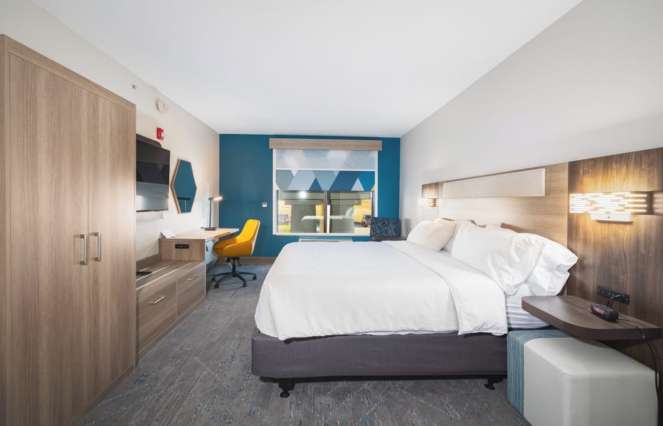In-room safe, desk, laptop workspace, iron/ironing board